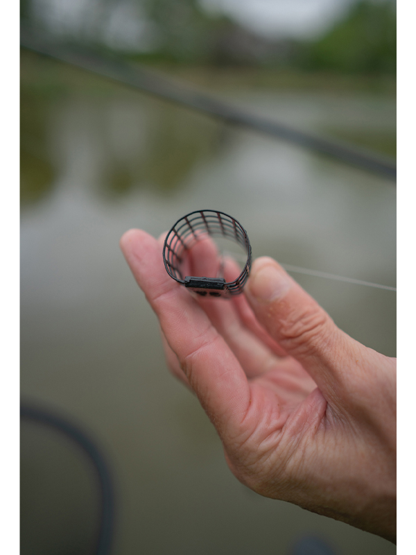 cage feeders 3